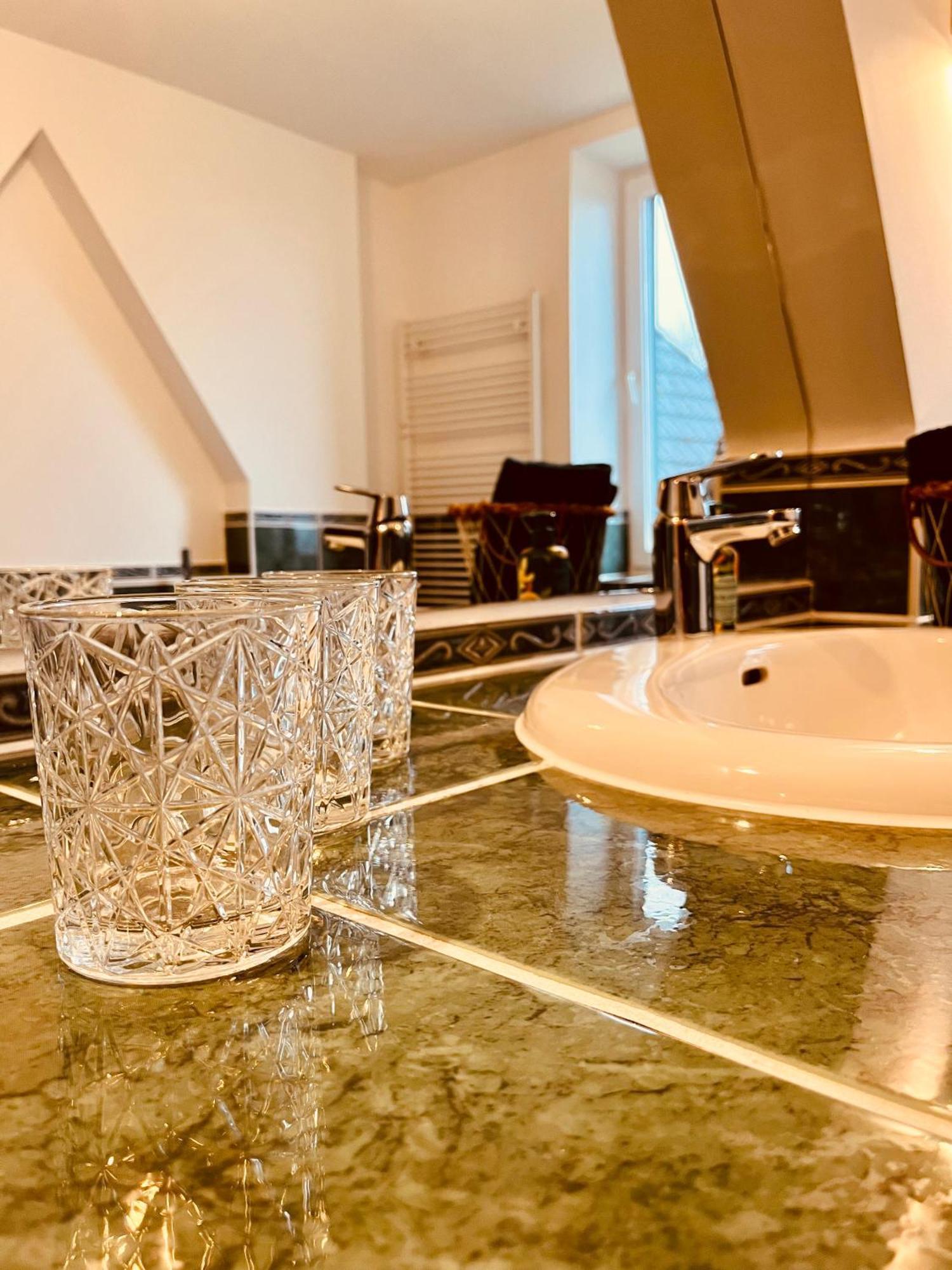 B E D & A G E D E S I G N -Extra Large- Wunderschoene Komplette Wohnung Mit Viel Platz & 4 Schlafzimmer B E D & A G E D E S I G N -Small- Wunderschoenes Zimmer Mit Bad Rechnungserstellung Fuer Geschaeftsreisende & Firmen Hünxe Esterno foto