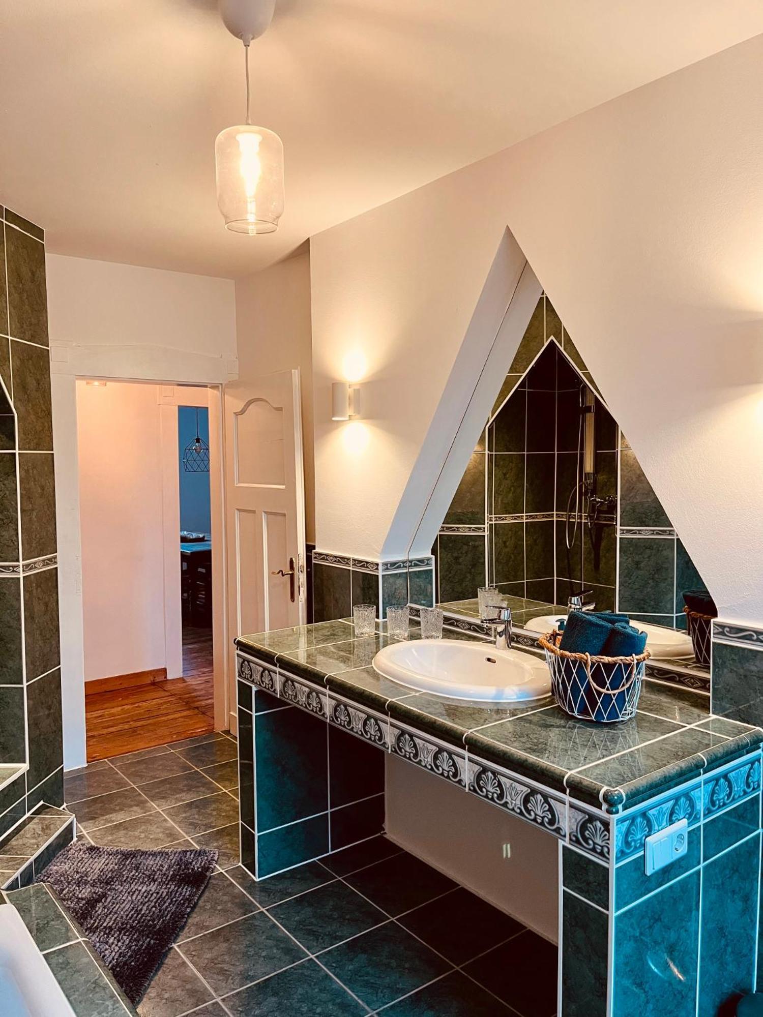 B E D & A G E D E S I G N -Extra Large- Wunderschoene Komplette Wohnung Mit Viel Platz & 4 Schlafzimmer B E D & A G E D E S I G N -Small- Wunderschoenes Zimmer Mit Bad Rechnungserstellung Fuer Geschaeftsreisende & Firmen Hünxe Esterno foto