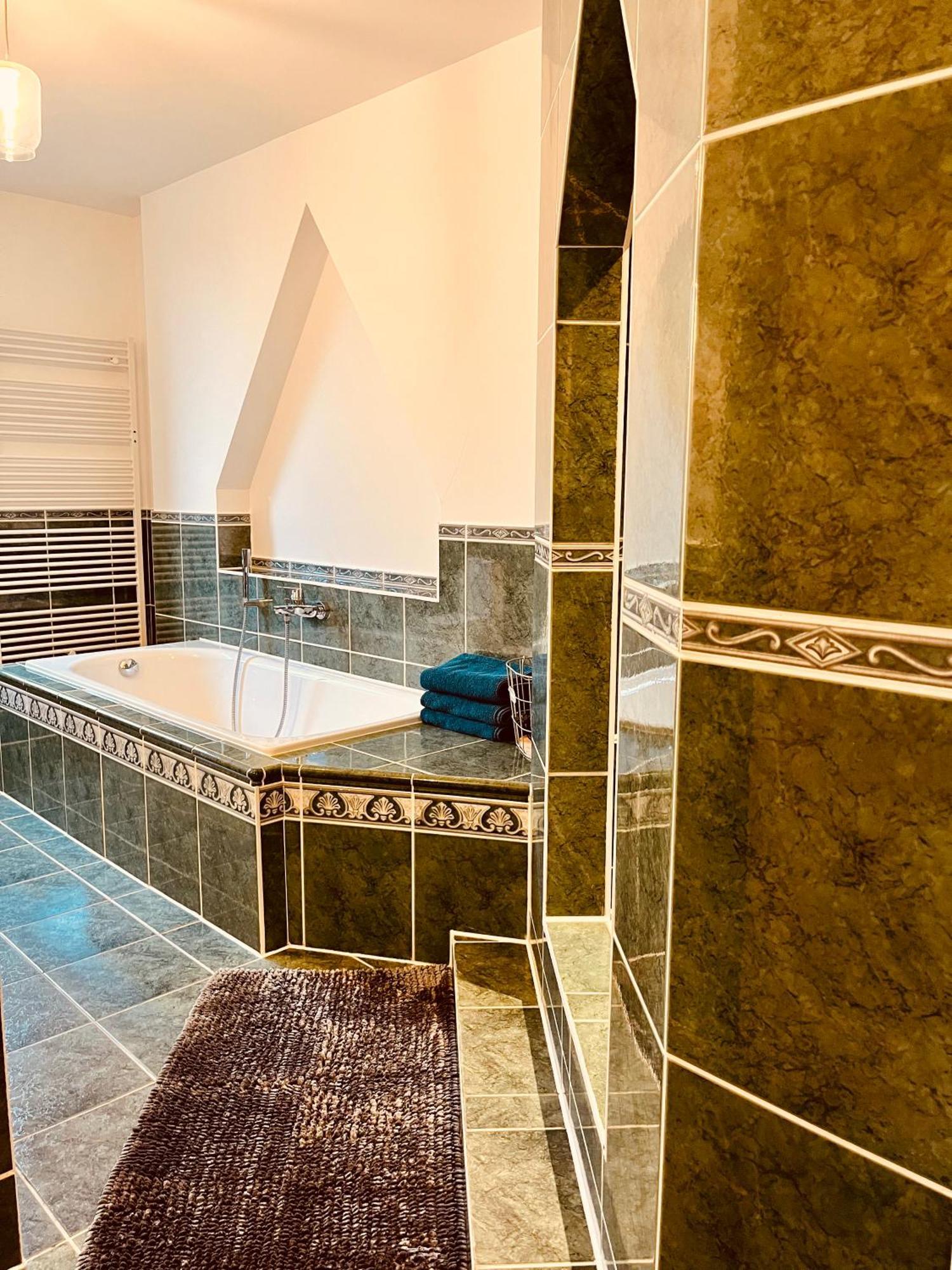 B E D & A G E D E S I G N -Extra Large- Wunderschoene Komplette Wohnung Mit Viel Platz & 4 Schlafzimmer B E D & A G E D E S I G N -Small- Wunderschoenes Zimmer Mit Bad Rechnungserstellung Fuer Geschaeftsreisende & Firmen Hünxe Esterno foto