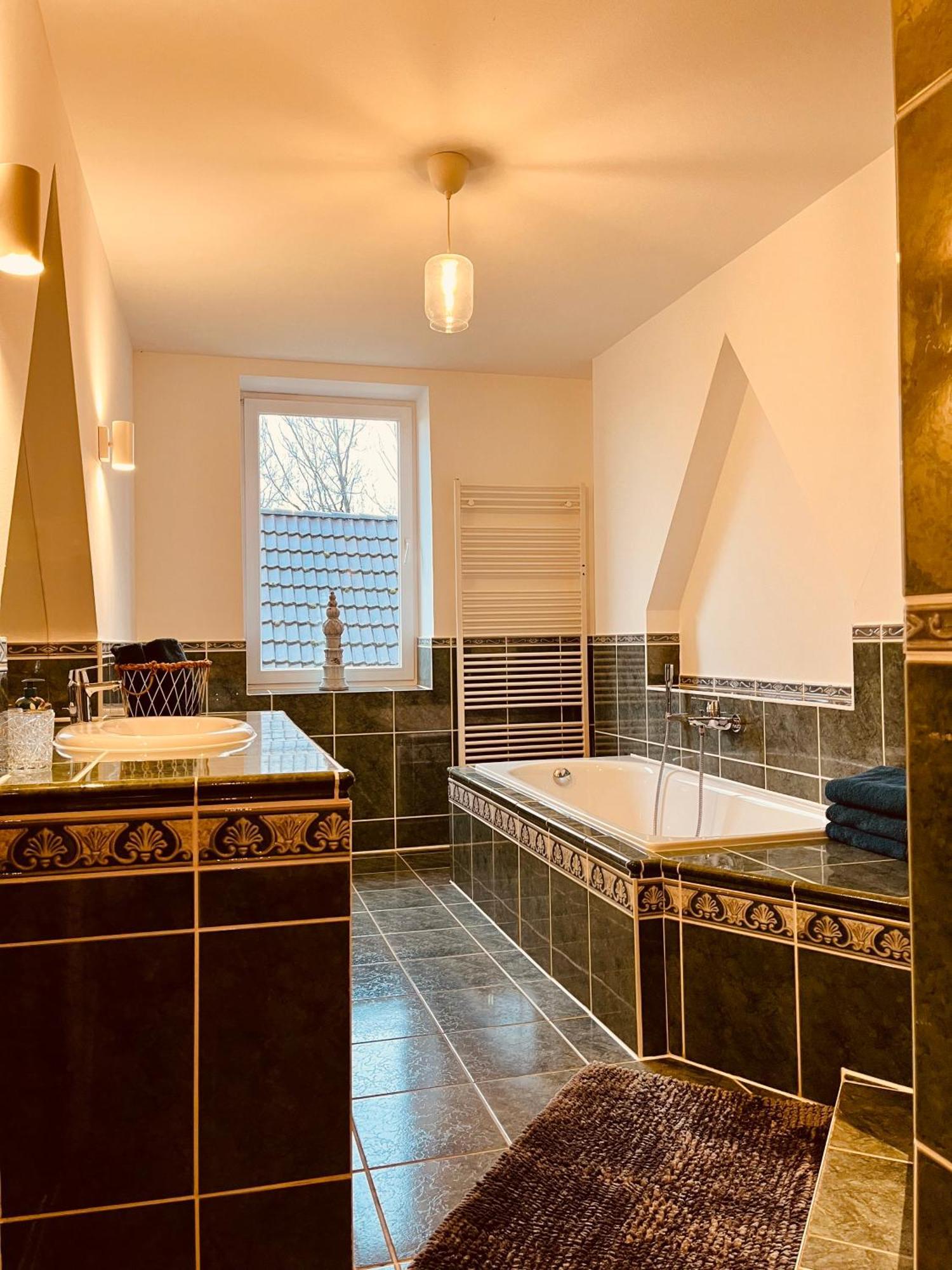 B E D & A G E D E S I G N -Extra Large- Wunderschoene Komplette Wohnung Mit Viel Platz & 4 Schlafzimmer B E D & A G E D E S I G N -Small- Wunderschoenes Zimmer Mit Bad Rechnungserstellung Fuer Geschaeftsreisende & Firmen Hünxe Esterno foto
